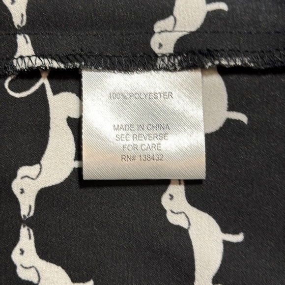 🌻ModCloth Weenie Dog Heart Black and White Blouse size XS - Picture 8 of 9